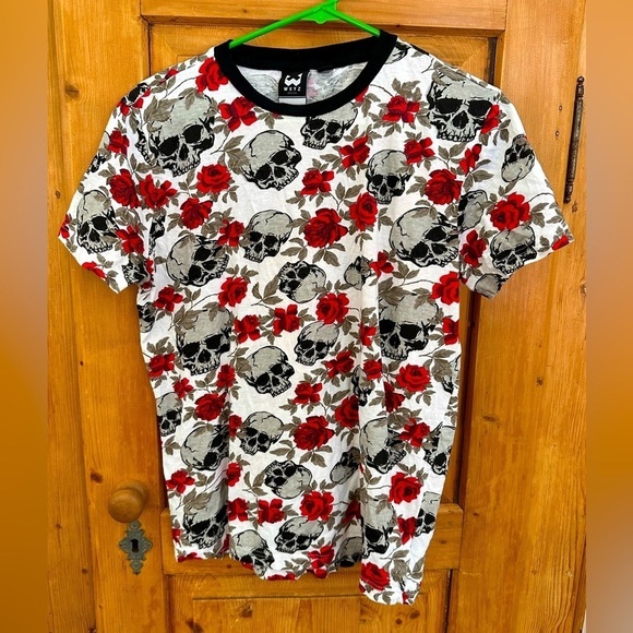Skulls & Roses Short Sleeve Tee by WXYZ Size Small Goth Steampunk Wednesday Vibe - Picture 1 of 8
